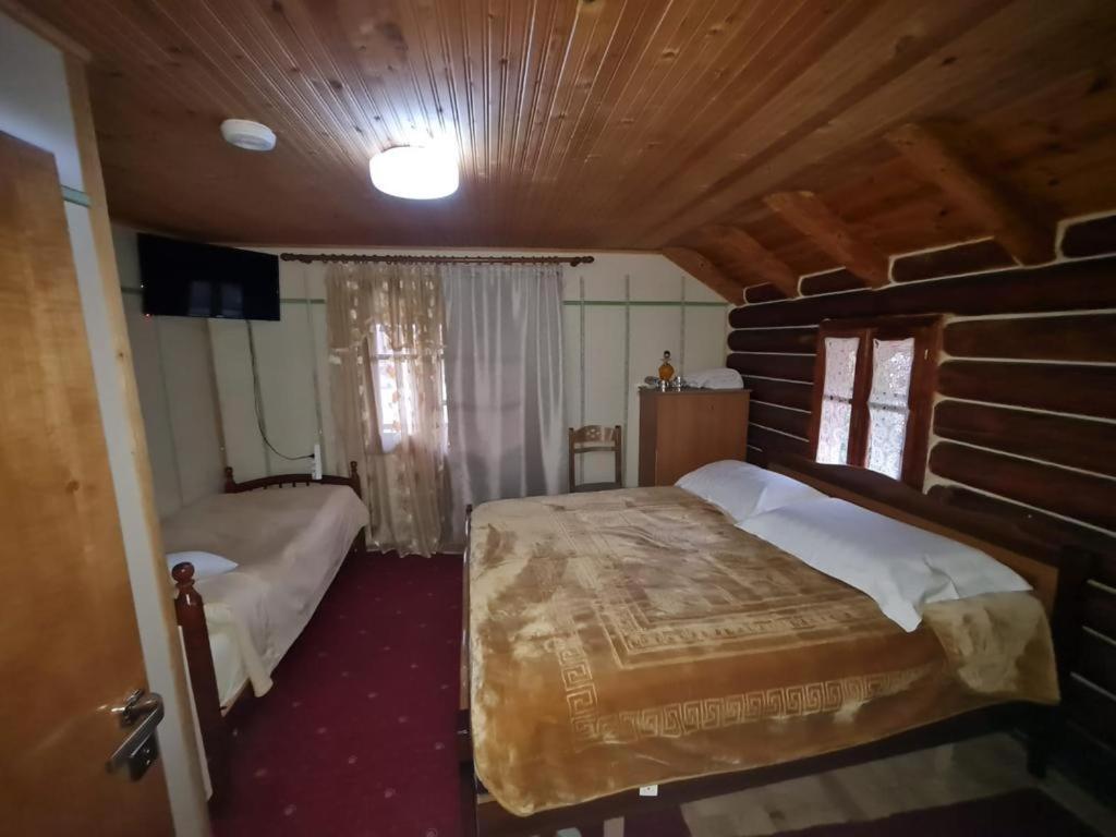Sofra Kolonjare Agroturizem Hotel Erseke ภายนอก รูปภาพ