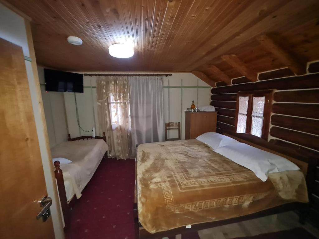 Sofra Kolonjare Agroturizem Hotel Erseke ภายนอก รูปภาพ